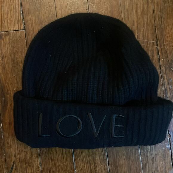 Lita Love Cashmere Beanie in Black New - Picture 2 of 5
